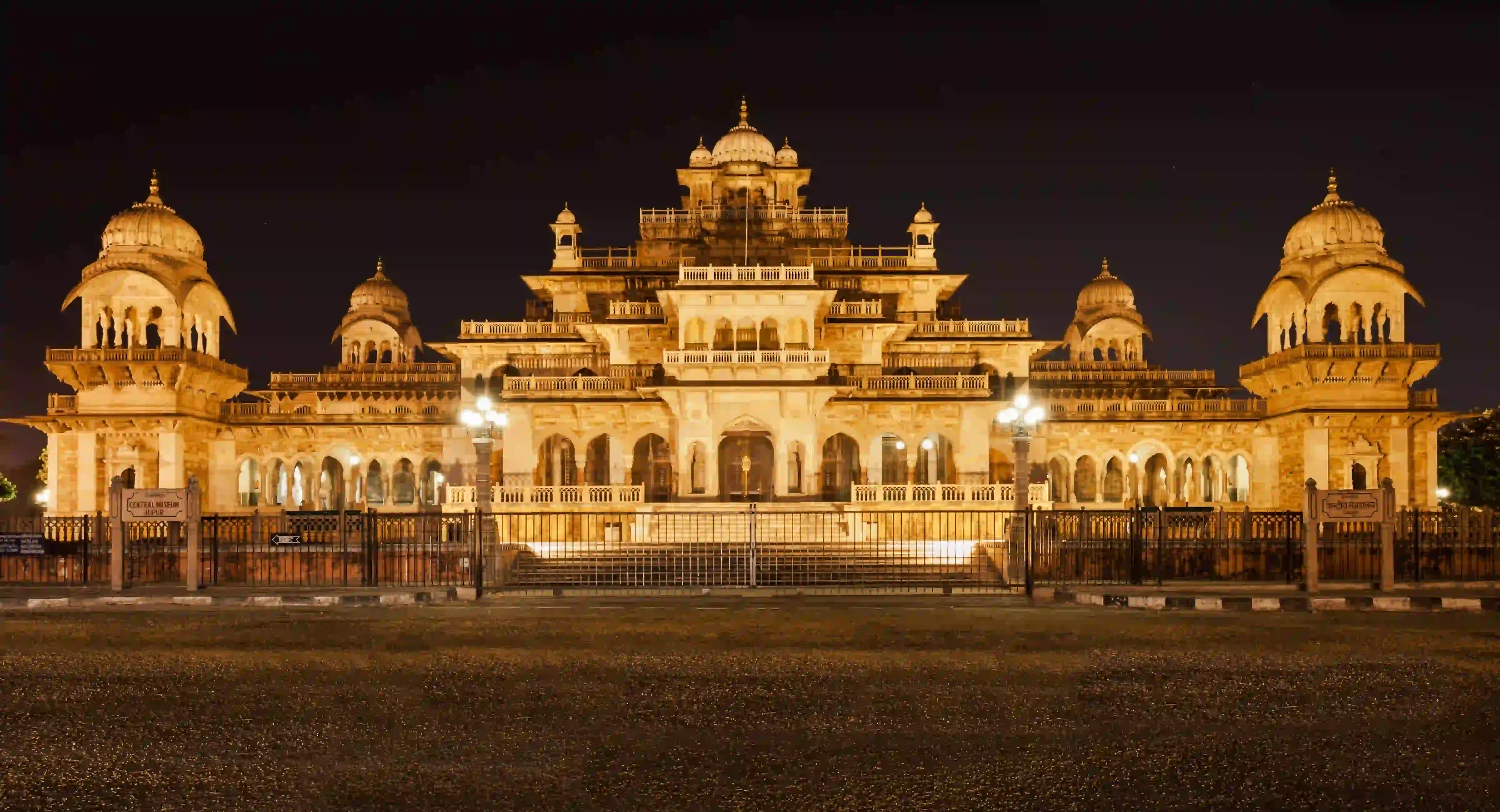 From Delhi: Jaipur City Private Day Tour by Fast Train